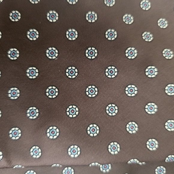Hardy Amies Brown Pinwheel Print Silk Tie. - Picture 4 of 4